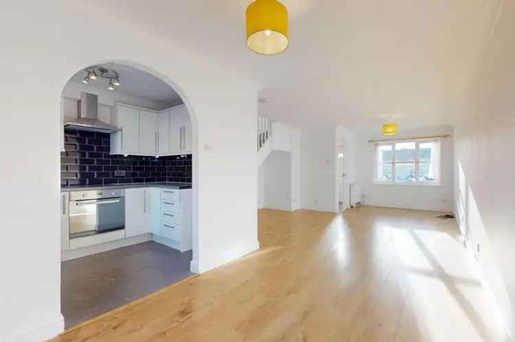 3 bedroom semi-detached house to rent