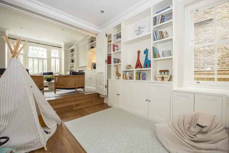 5 Bedroom Detached House for Rent in West Putney