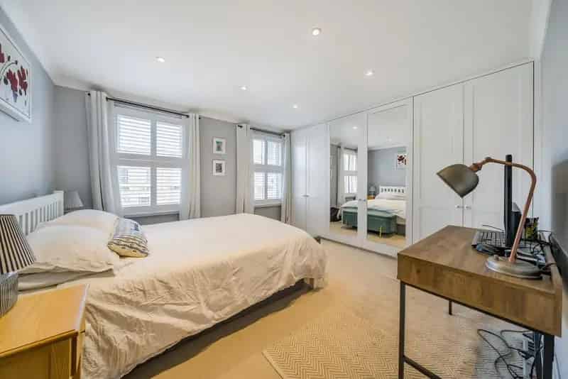 Three Bedroom Victorian Terrace Near Battersea Park