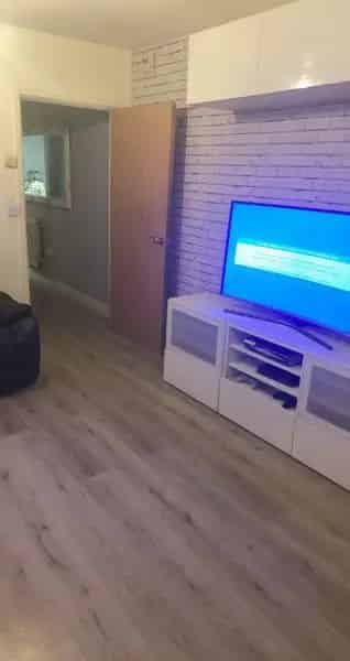 3 Bed House near DLR Station  24 Hour Security
