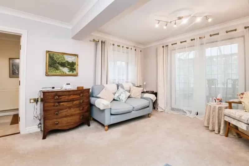 Spacious Family Home in Offwell with Garden Room and Workshop