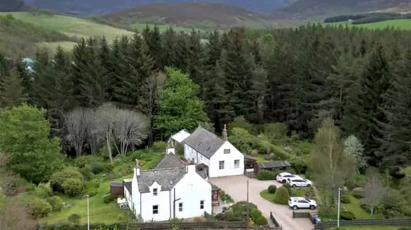 The Schoolhouse and Old School: Spacious Family Home with Annexe