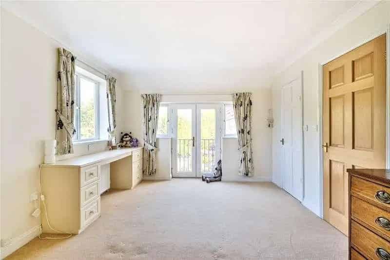 4 Bed House for Sale - Large Family Home