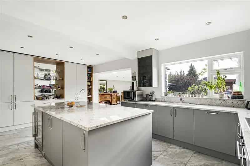 6 Bedroom Detached Victorian House for Sale