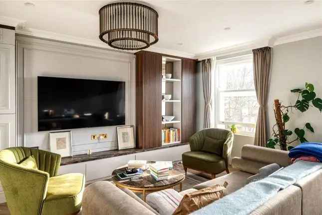 2-Bed Maisonette Flat for Rent in Holland Park W11