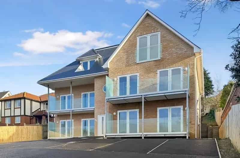 2 Bed 2 Bath Apartment Weymouth Modern Stylish Private Balcony Allocated Parking