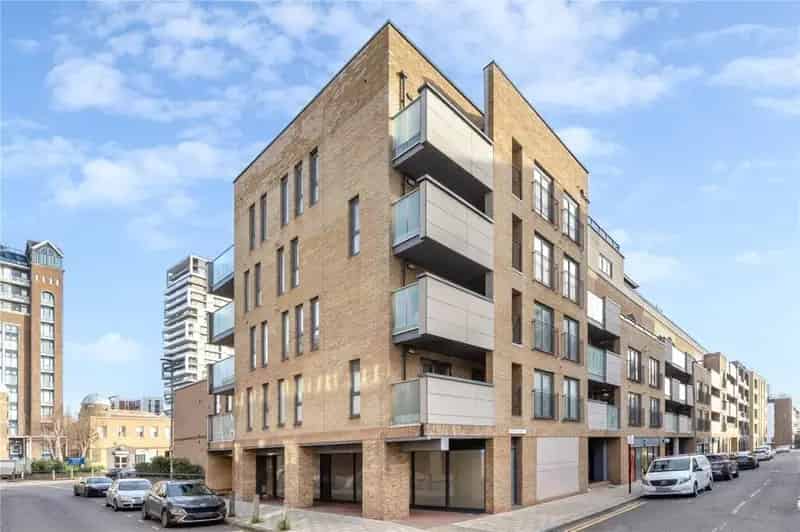 3-Bedroom Apartment near Battersea Park High Ceilings Spacious Terrace
