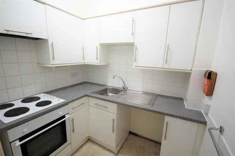 Studio Flat Mid-May Available - Bright Spacious - Bills Included