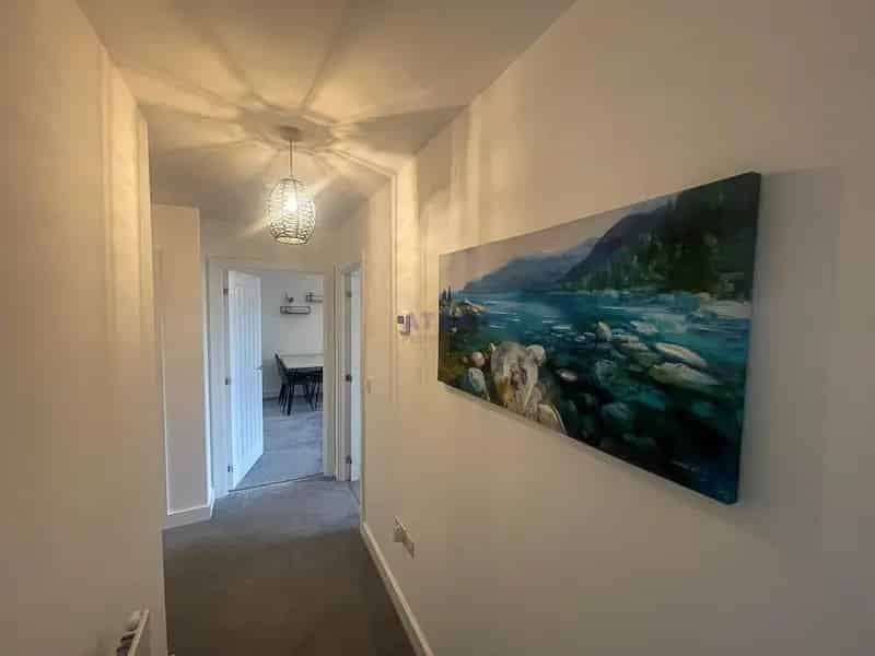 2 Bedroom Furnished Apartment to Rent - Easy Commute