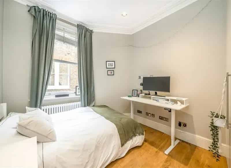 Spacious 4-Bed 2-Bath Apartment near Oval and Stockwell