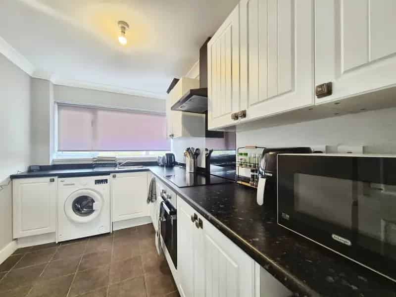 2 Bedroom Ground Floor Flat For Sale