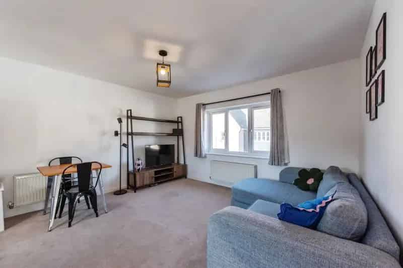 Delightful Two-Bedroom Maisonette with Garage in Bury St Edmunds