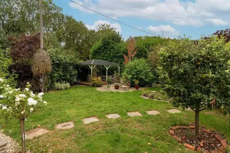 5 bed house for sale