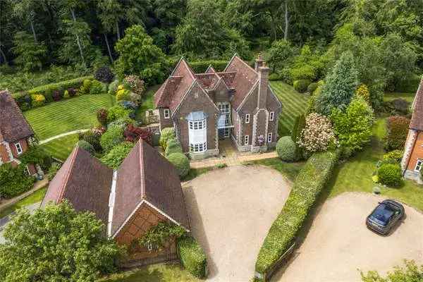 Family Home in Wyfold Court with 180 Acres of Parkland