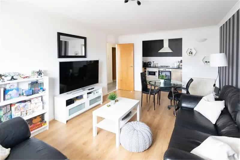 2 Bed Flat First Floor 1 Reception Room
