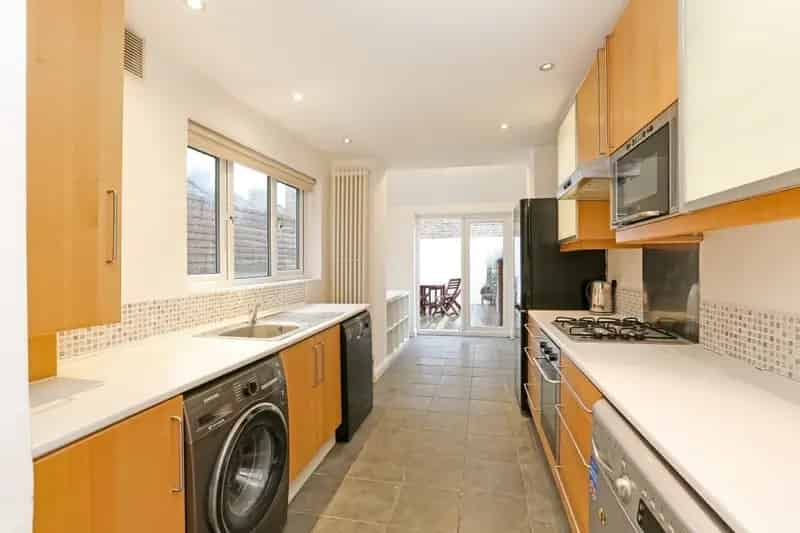 2 Bedroom Victorian House for Sale - W10