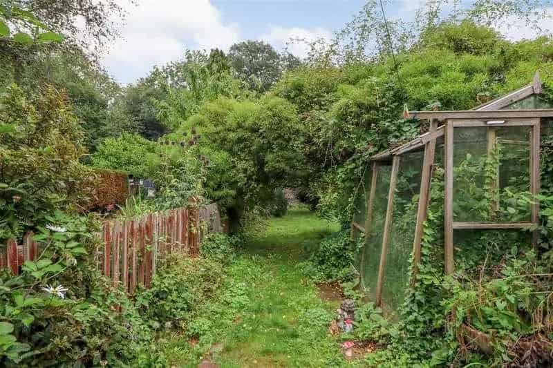 2 bed house for sale