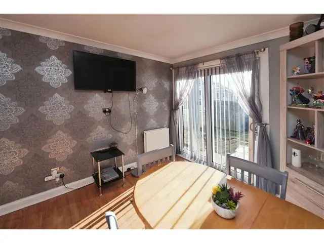 3 bedroom end-terraced house for sale