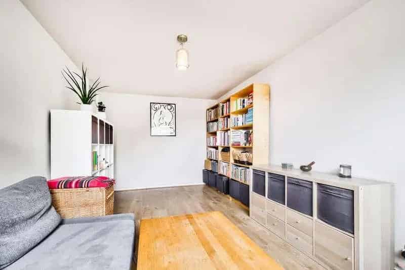 1 Bed Flat for Sale in Aldersbrook Estate Near Excellent Schools and Transport
