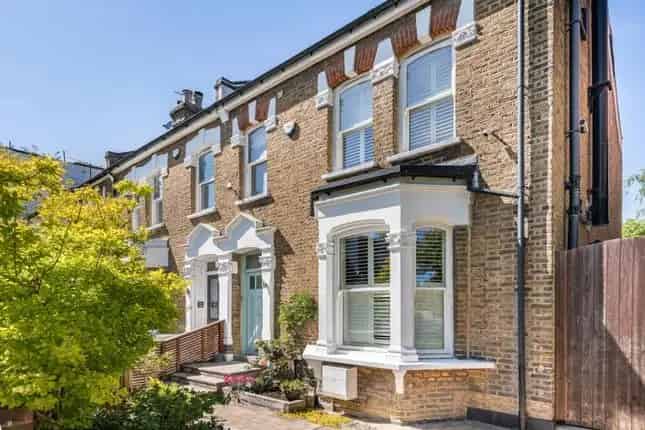 Four Double Bedroom House for Sale in Kilburn NW6