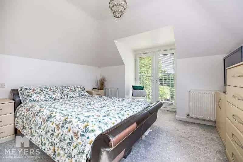 5 Bed House for Sale Redhill - Extended Chalet Bungalow