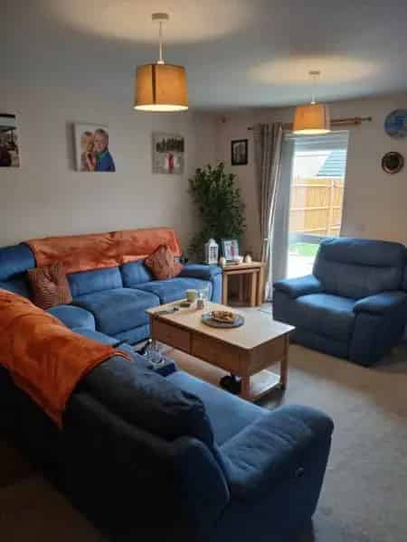 3 Bedroom House Longwick Private Garden Driveway Family Home
