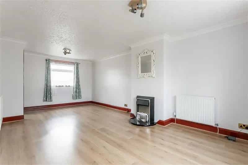 3 Bed Mid Terrace House Moredun South Edinburgh
