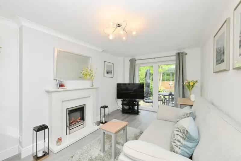 Four Double Bedroom Detached Family Home in Foxholes Hertford
