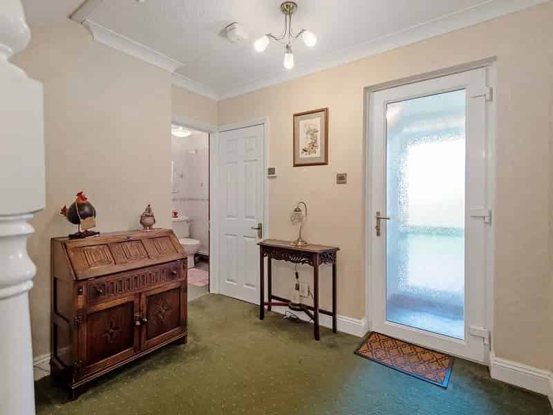 3 Bedroom Detached House with Commercial Units and 4.5 Acre Plot