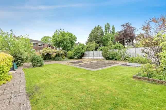 Detached Bungalow for Sale in Henleaze Bristol BS6