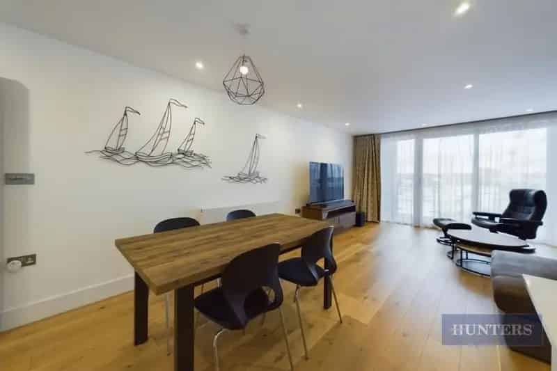 3 Bedroom Flat Ocean Village Southampton Marina Views