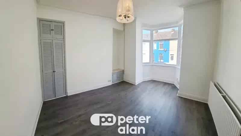 2 Bedroom House Near Schools and Transport