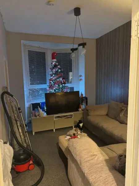 Flat For Rent in Paisley, Scotland