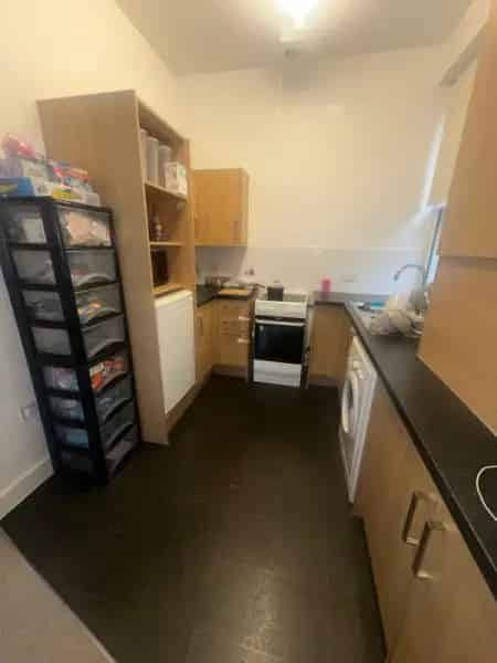 Spacious 2-Bedroom Ground Floor Flat Ideal for Families