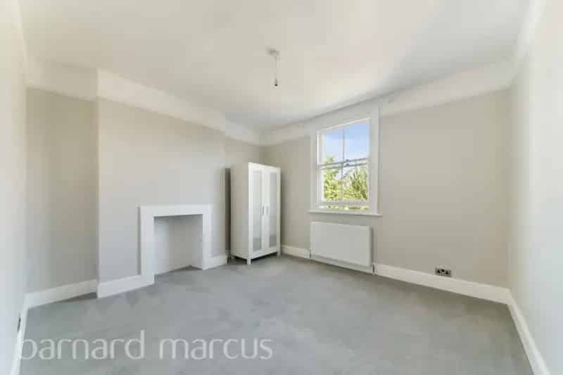 Four Double Bedroom House Near Commons with Private Garden