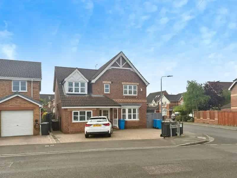 4 Bedroom Detached House for Sale