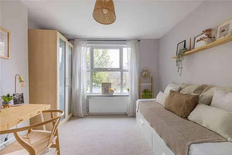 2 bed flat for sale
