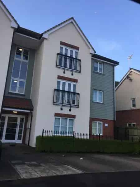 Spacious 2-Bedroom Flat near Horsham Town Centre