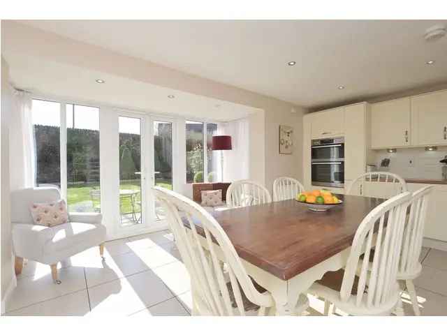 4 Bedroom Detached House for Sale in Eskbank, Midlothian