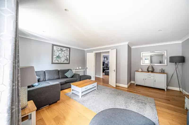 4 Bed House for Sale in Oakley