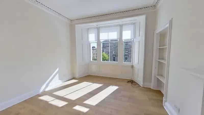 3 Bedroom Flat to Rent in Edinburgh