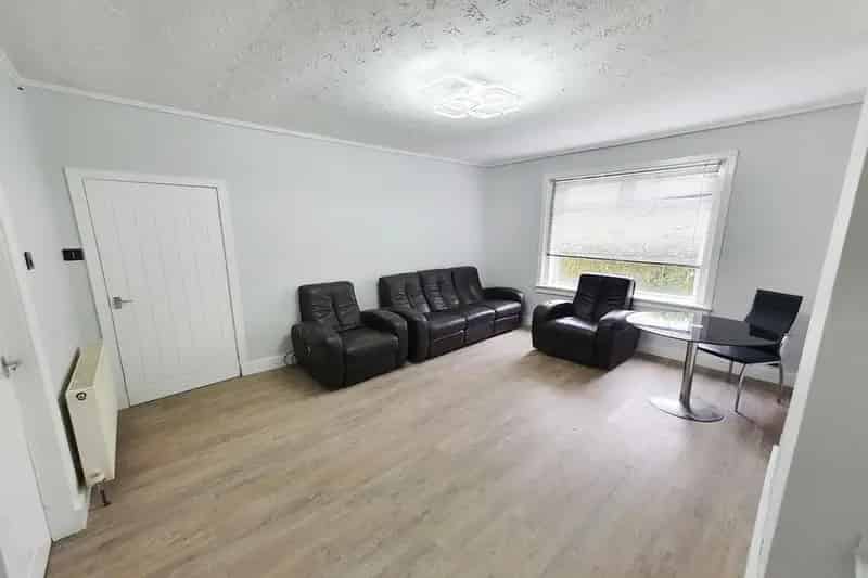 2 Bedroom Flat for Sale Auction May 1st 2025