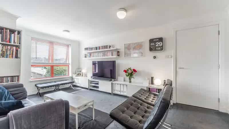 One Bedroom Apartment Near St Georges Cross Underground