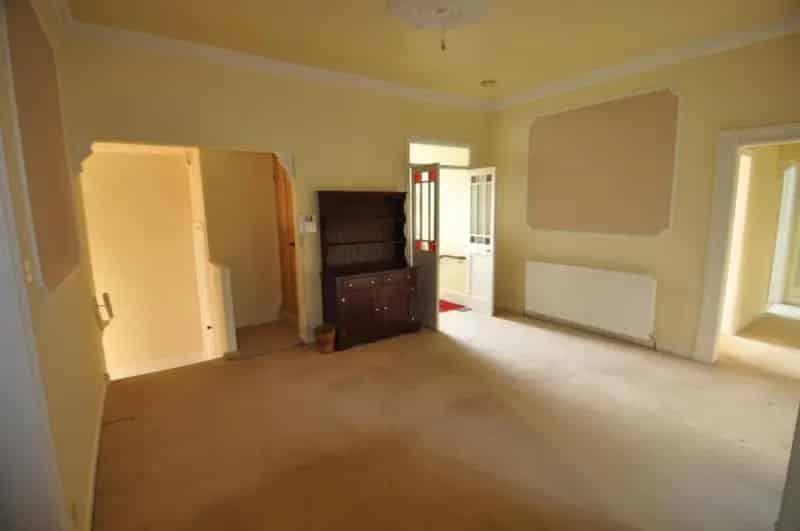 4 Bedroom Flat Emm Lane Bradford