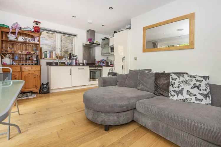 2 Bedroom Flat for Sale in Barnes, London