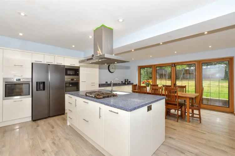 6 bedroom detached house for sale