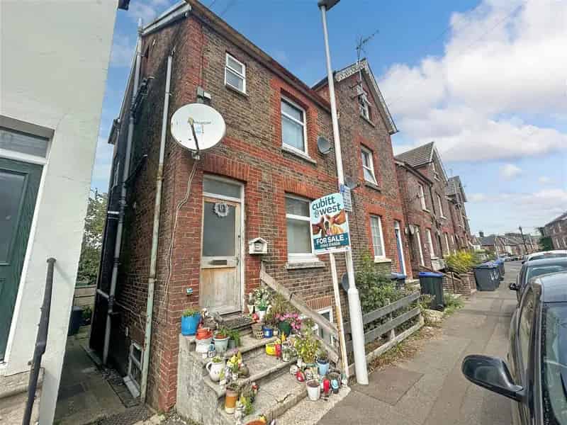 4 bedroom flat for sale