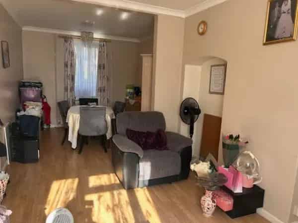 Two Bedroom House with Garden