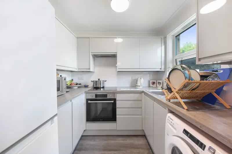 2-Bed Garden Flat for Sale Share of Freehold No Onward Chain