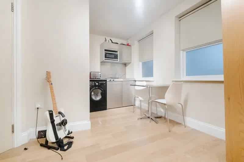 City London Studio Apartment Rental Near Bank Liverpool Street